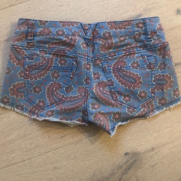 Patterned shorts - Picture 4 of 4